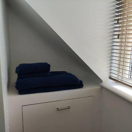The Old Bar In Wiltshire - 1 Bedroom Guesthouse Τσίπενχαμ Εξωτερικό φωτογραφία