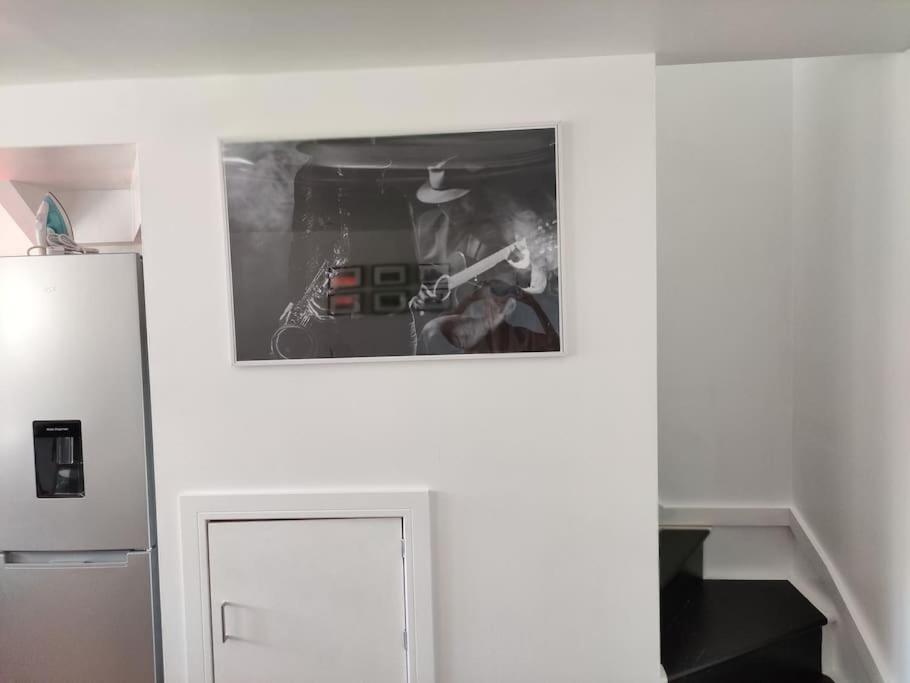 The Old Bar In Wiltshire - 1 Bedroom Guesthouse Τσίπενχαμ Εξωτερικό φωτογραφία
