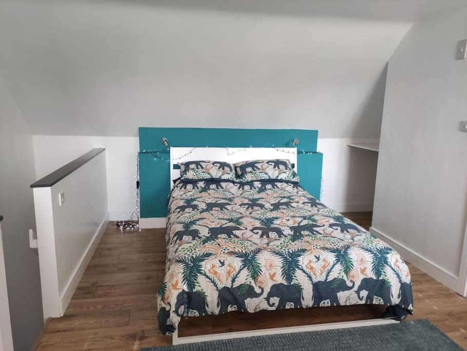 The Old Bar In Wiltshire - 1 Bedroom Guesthouse Τσίπενχαμ Εξωτερικό φωτογραφία